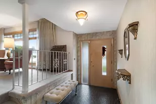 147 Lance Dr, Des Plaines, IL 60016 - Photo 2