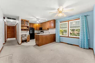 211 S Main St, Argenta, IL 62501 - Photo 10