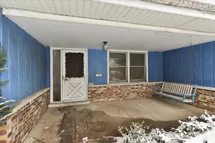 1326 Summit Dr, Schaumburg, IL 60193 - Photo 2