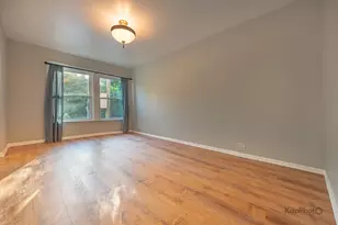 4240 N Clarendon Ave, Chicago, IL 60613 - Photo 4