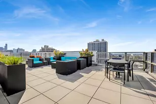 1555 N Dearborn Pkwy, Chicago, IL 60610 - Photo 16