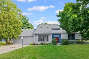 1914 Woodfield Rd, Champaign, IL 61822 - Photo 2