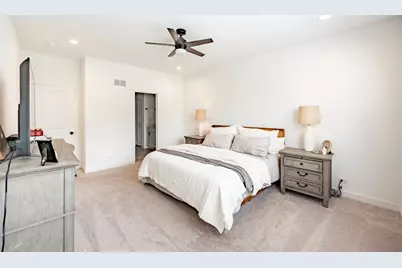 136 Valencia Parkway, Gilberts, IL 60136 - Photo 18