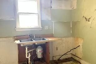 574 Herman St, Crete, IL 60417 - Photo 8