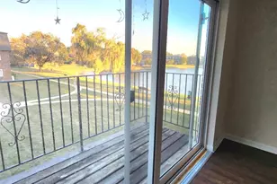 9461 Bay Colony Dr, Des Plaines, IL 60016 - Photo 10