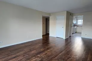 9461 Bay Colony Dr, Des Plaines, IL 60016 - Photo 8