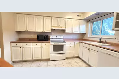 9461 Bay Colony Drive #2S, Des Plaines, IL 60016 - Photo 2