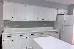 97 N Walnut Ln, Schaumburg, IL 60194 - Photo 8