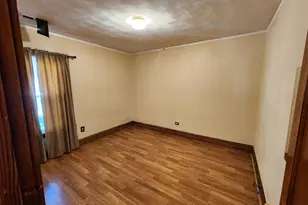 600 Sunderlin St, Waukegan, IL 60085 - Photo 8