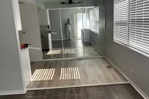 2186 N Oakbrook Cir, Palatine, IL 60074 - Photo 4