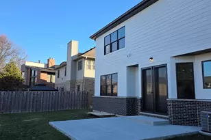 926 E Crest Ave, Addison, IL 60101 - Photo 6