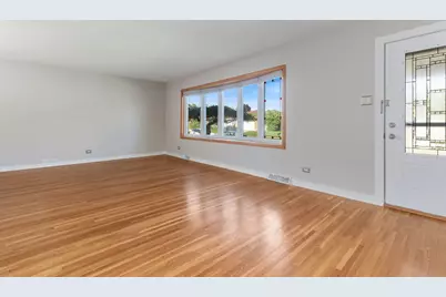 2032 N Wainwright Court, Palatine, IL 60074 - Photo 4