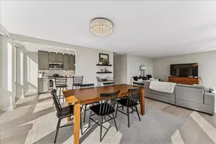 111 E Chestnut St, Chicago, IL 60611 - Photo 4