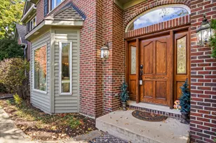 5N661 Leola Ln, Saint Charles, IL 60175 - Photo 4