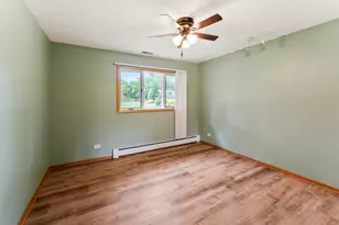 2226 Shannondale Rd, Green Oaks, IL 60048 - Photo 18