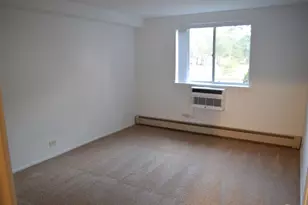 1880 Bonnie Ln, Hoffman Estates, IL 60169 - Photo 8