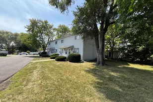 261 Mohawk Dr, Bourbonnais, IL 60914 - Photo 4