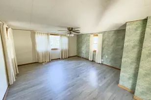 702 E Timber St, Pontiac, IL 61764 - Photo 6