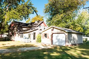 702 E Timber St, Pontiac, IL 61764 - Photo 2