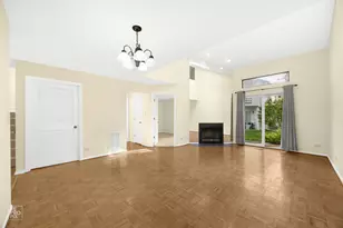 1081 Courtland Dr, Buffalo Grove, IL 60089 - Photo 4