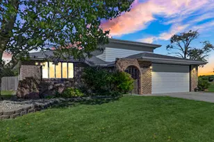 1042 Catalpa Ct, Beecher, IL 60401 - Photo 2