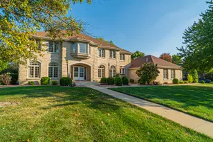 310 Barrington Dr, Bourbonnais, IL 60914 - Photo 2