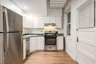 3638 N Pine Grove Ave, Chicago, IL 60613 - Photo 10