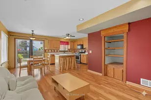 43 W Rustic Ln, Round Lake Beach, IL 60073 - Photo 14