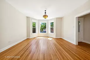 852 W Belle Plaine Ave, Chicago, IL 60613 - Photo 2