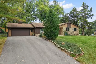 2630 Vale Ct, Downers Grove, IL 60516 - Photo 2