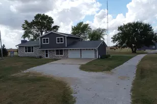 1985 N 670 East Rd, Gilman, IL 60938 - Photo 2