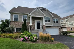 200 Goldenrod Dr, Elgin, IL 60124 - Photo 1