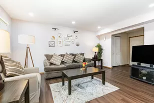 1201 Oak Ridge Dr, Streamwood, IL 60107 - Photo 4