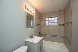 8117 S Burnham Ave, Chicago, IL 60617 - Photo 16