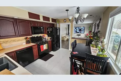 110 Elm Lane, Streamwood, IL 60107 - Photo 8