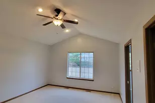 260 Shipland Dr, Crystal Lake, IL 60012 - Photo 6