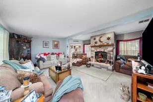 32 Peggy Dr, Sandwich, IL 60548 - Photo 4