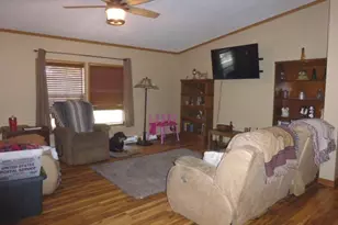 6009 Park Rd, Clifton, IL 61727 - Photo 4