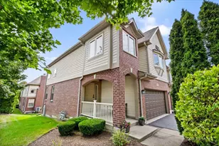 1651 Pauline Cir, Mundelein, IL 60060 - Photo 2