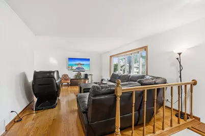 1504 E Emmerson Lane, Mount Prospect, IL 60056 - Photo 2