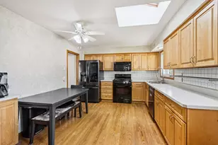 1504 E Emmerson Ln, Mount Prospect, IL 60056 - Photo 6