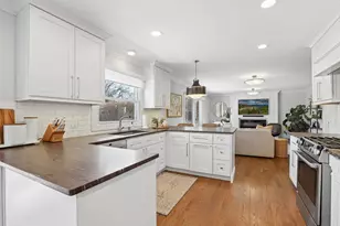 1285 Warwick Ct, Deerfield, IL 60015 - Photo 10