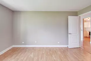 725 W Huntington Commons Rd, Mount Prospect, IL 60056 - Photo 12