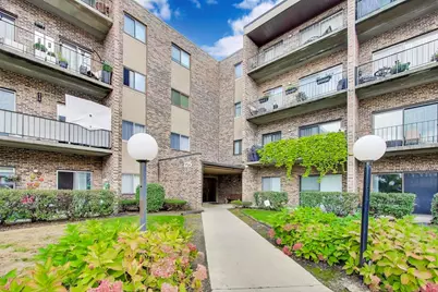 725 W Huntington Commons Road #217, Mount Prospect, IL 60056 - Photo 4