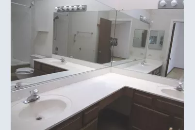 28 N Oltendorf Road, Streamwood, IL 60107 - Photo 6