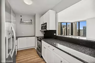 400 N La Salle Dr, Chicago, IL 60654 - Photo 4