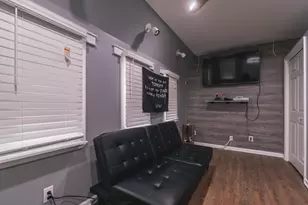 385 E Irving Park Rd, Streamwood, IL 60107 - Photo 20