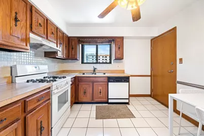 922 W Irving Park Road #303, Bensenville, IL 60106 - Photo 4