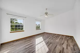 55 King Dr, Streamwood, IL 60107 - Photo 8