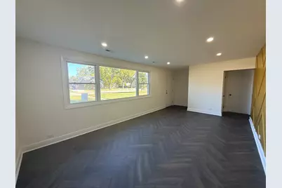 881 E Thacker Street, Des Plaines, IL 60016 - Photo 2